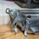 Sac banane en cuir irisé argent