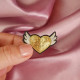 Broche brodée coeur ailé